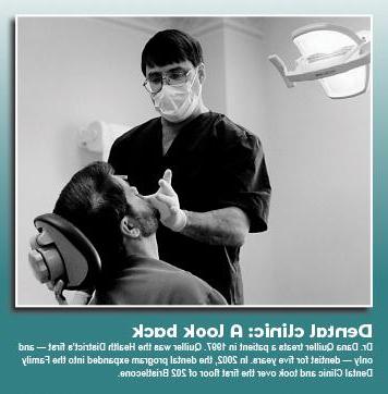博士照片. Dana Quiller在1997年治疗一个病人. 奎勒是卫生区第一个也是唯一的牙医，工作了5年. In 2002, 牙科项目扩展到家庭牙科诊所，并占据了布里斯托孔街202号的一楼.
